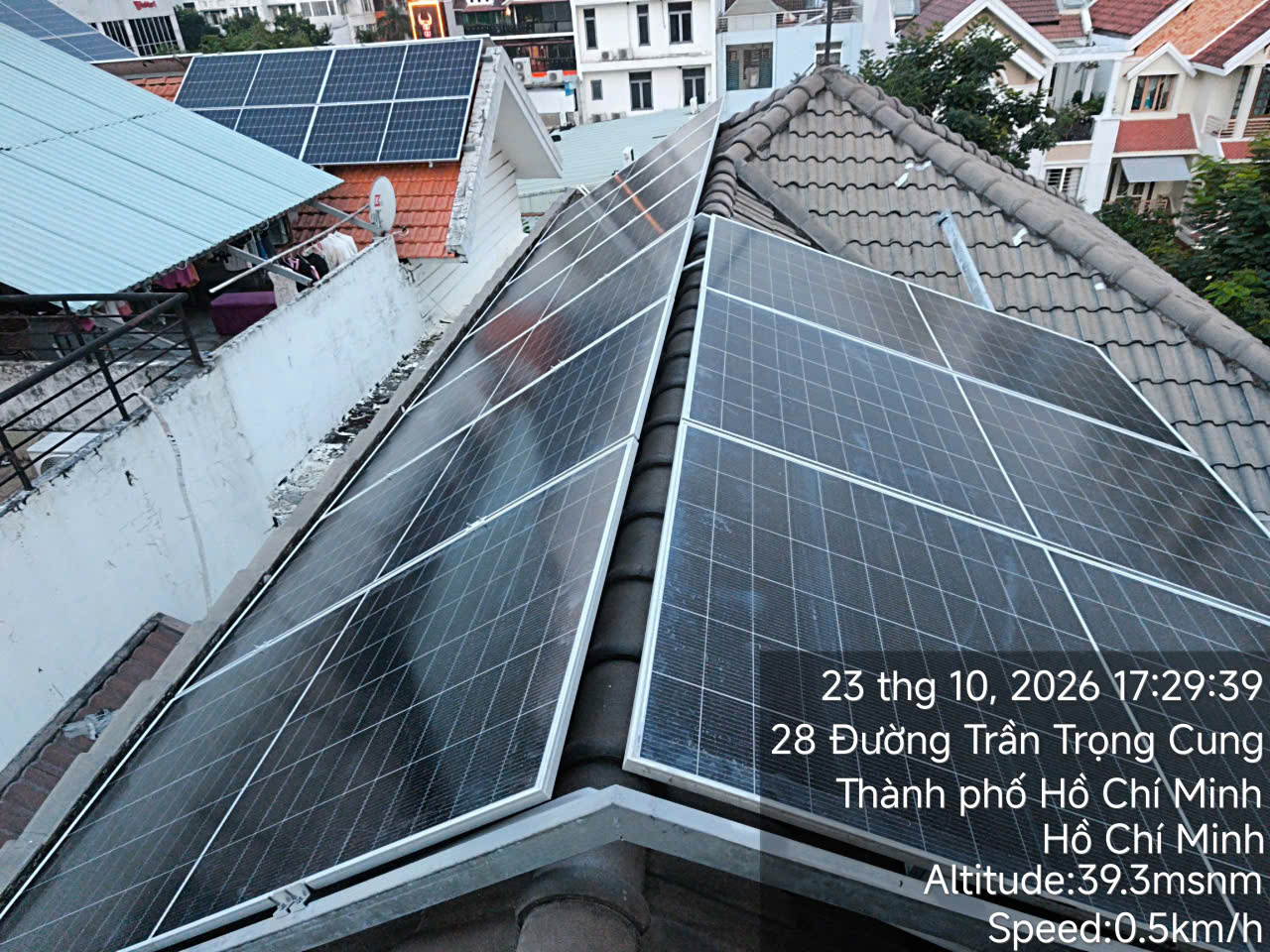 GIẢI PHÁP HYBRID 3 PHA KẾT HỢP LƯU TRỮ 30kWh